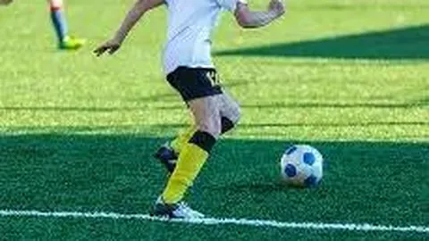 东契奇投篮未中 詹姆斯空中完成暴扣