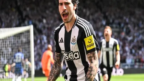 NBA常规赛：国王第三节以88-72领先黄蜂，拉文独揽24分表现卓越